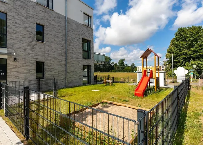 Ostseeallee Ostseeallee 2-18 شقة 4*